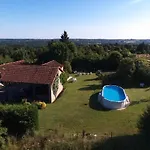Tranquille Vienne A Dept Charente 度假居 *