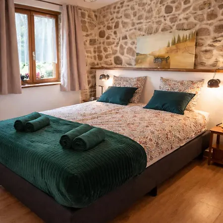 Tranquille Vienne A Dept Charente *