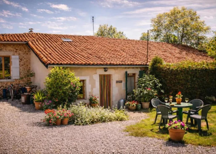 Tranquille Vienne A Dept Charente Holiday home Chirac (Charente)